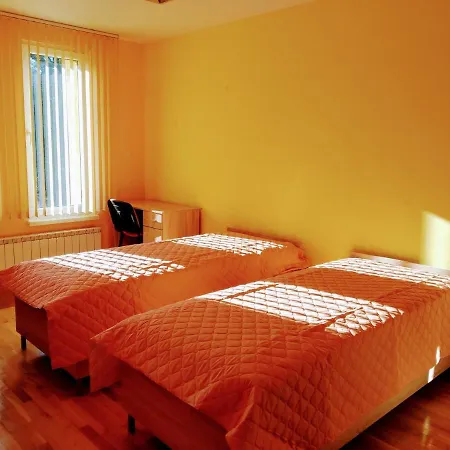 Yellow House -Room Casa de hóspedes *