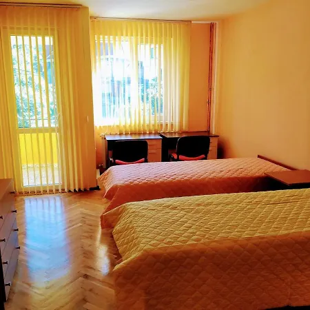 Yellow House -Room Casa de hóspedes *