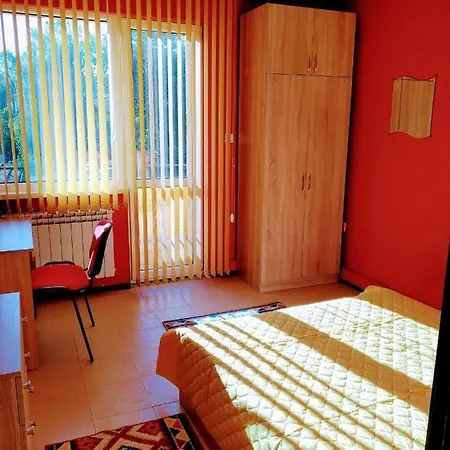 Yellow House -Room Casa de hóspedes